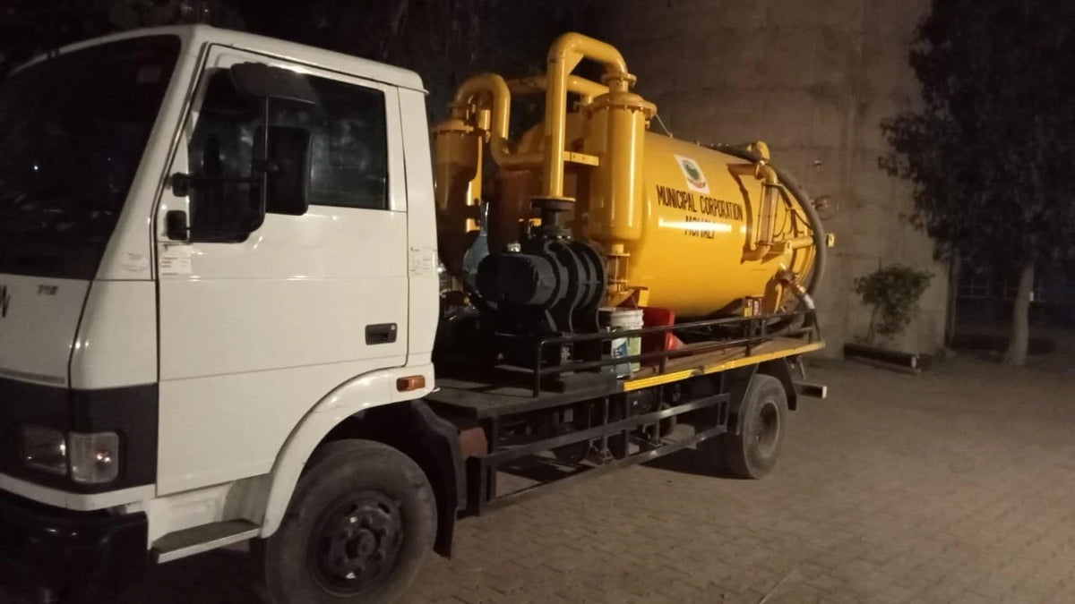 Suction Truck (4000 ltr storage) tank in delhi Mobile Washroom on Rent - Rentux
