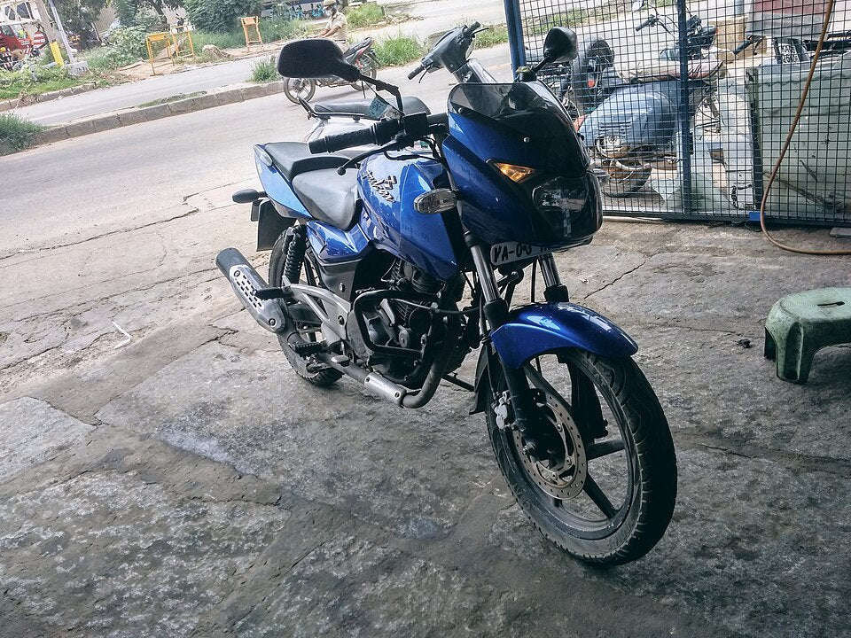 Pulsar 180 Bike on Rent - Rentux