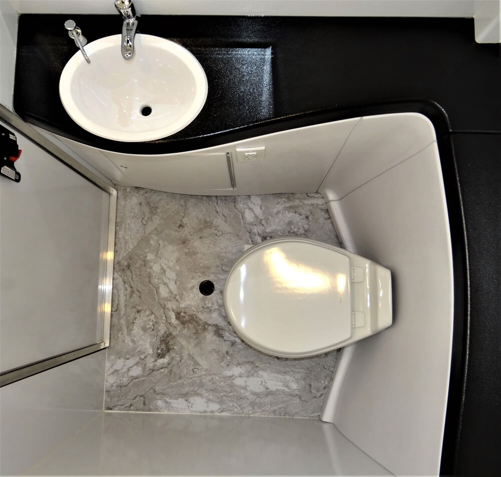 Executive class series (2nd) 2 ladies + 2 Gents Mobile Washroom on Rent - Rentux
